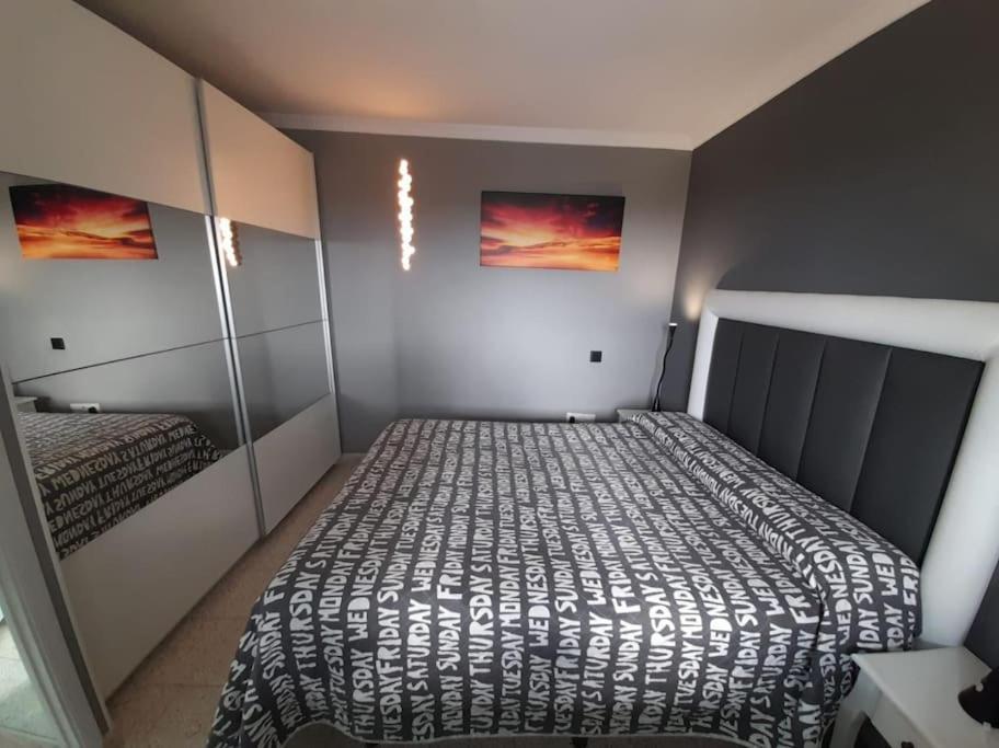 Traumhafte Wohnung Mit Panoramablick Und Pool بلايا ديل إنغلز المظهر الخارجي الصورة